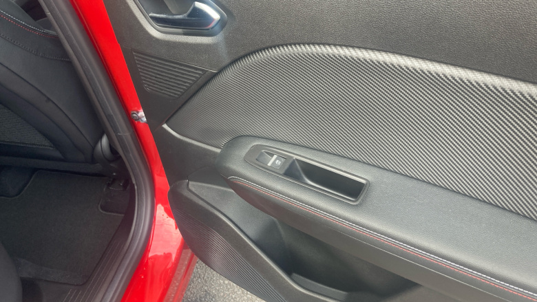 Renault Captur 1.3 Mild hybrid 140 R.S. Line 5dr Petrol Hatchback